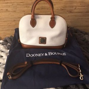 EUC Dooney & Bourke White Pebble Leather Bitsy Bag